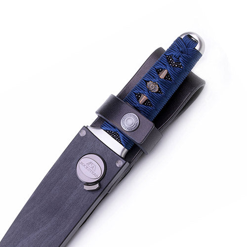 Hochwertige japanische feststehende Messer des Unternehmens ROCKSTEAD. Bekann für Ihre extreme Schärfe und Schnitthaltigkeit. High-quality Japanese fixed blades from the company ROCKSTEAD. Known for their extreme sharpness and edge retention.