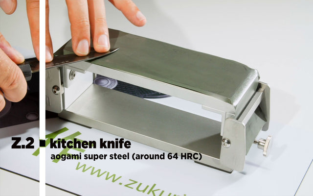 zukuri Z.2.1 Schärfsystem für Messer ermöglicht das Schärfen konvexer Messerklingen; zukuri Z.2.1 Sharpening system for knives enables the sharpening of convex knife blades.